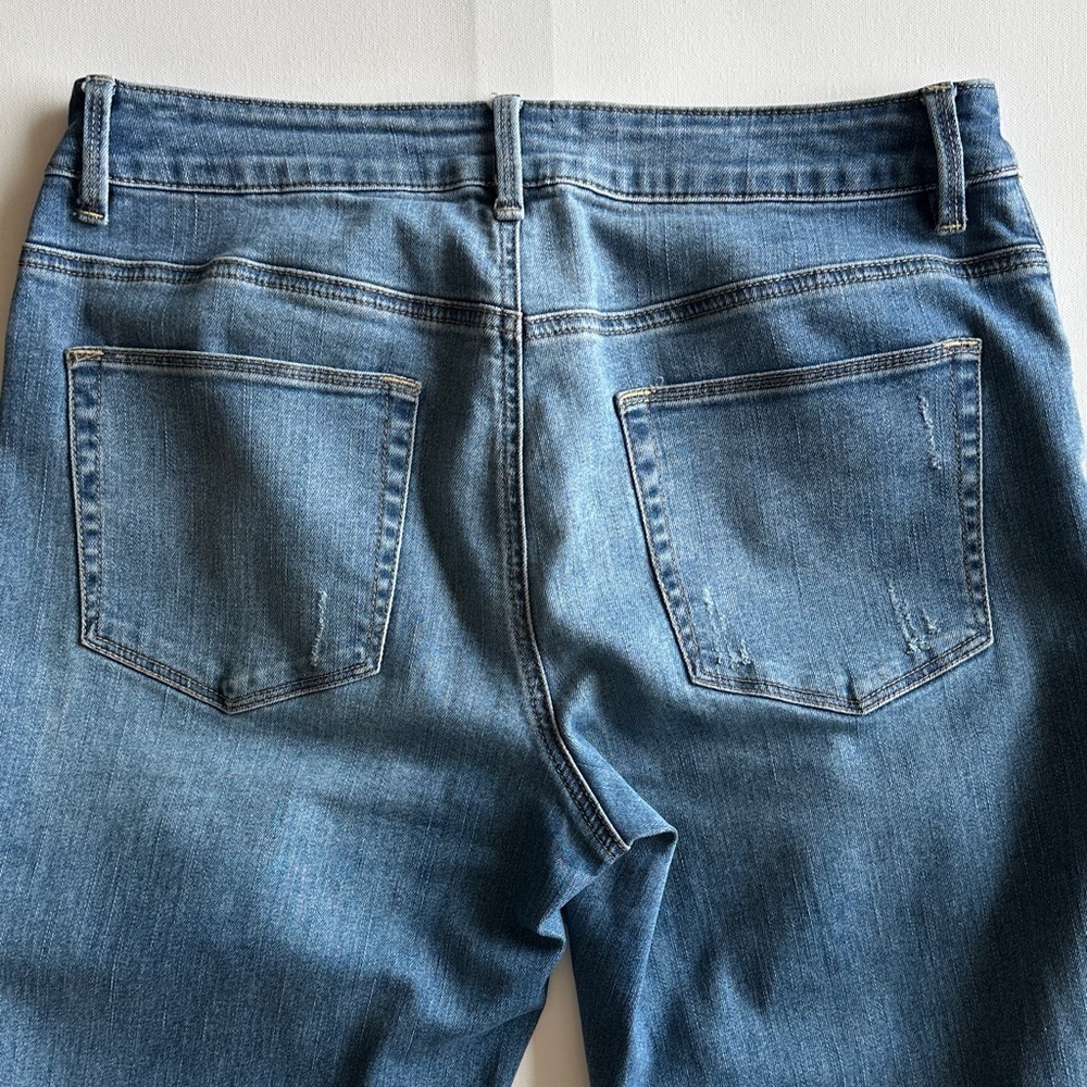 Chico’s Boyfriend Jeans Rolled Cuff Distressed Medium Wash Denim 0.5 - Picture 9 of 10